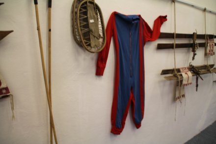 Wystawa starego sprzętu narciarskiego